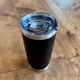Tasse isotherme noire personnalisée gravée