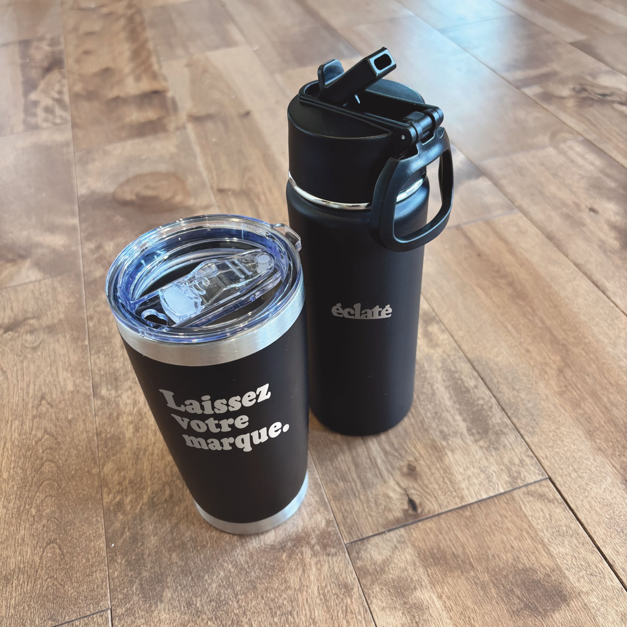 Tasse à café et bouteille d'eau personnalisées sur mesure gravé au laser Montréal